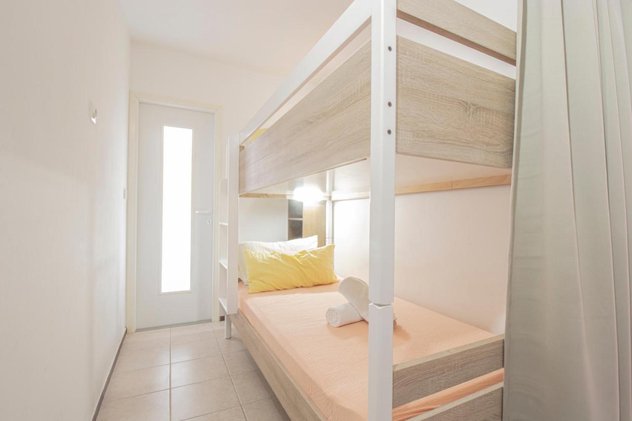 Апартаменты Galapagus Privat Beach & Boat Dock Метайна Экстерьер фото