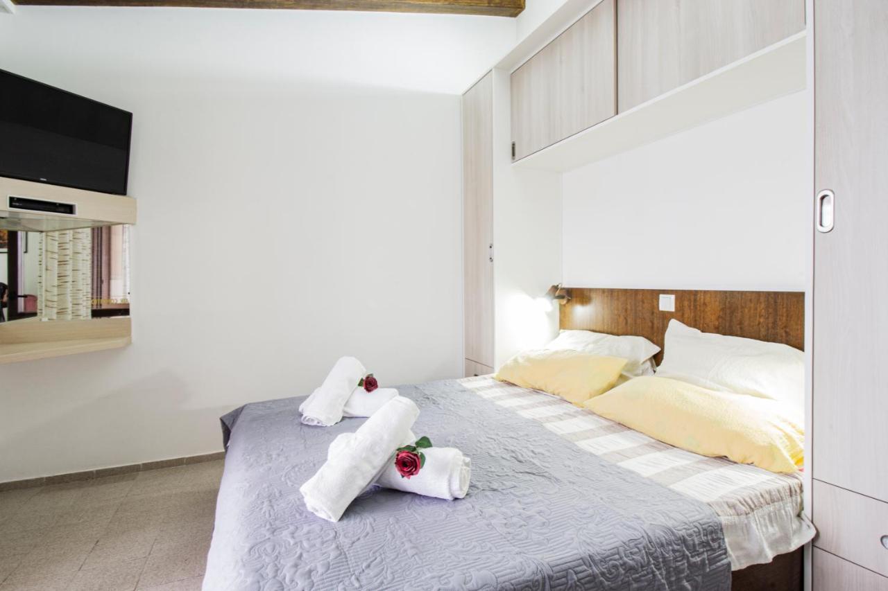 Апартаменты Galapagus Privat Beach & Boat Dock Метайна Экстерьер фото