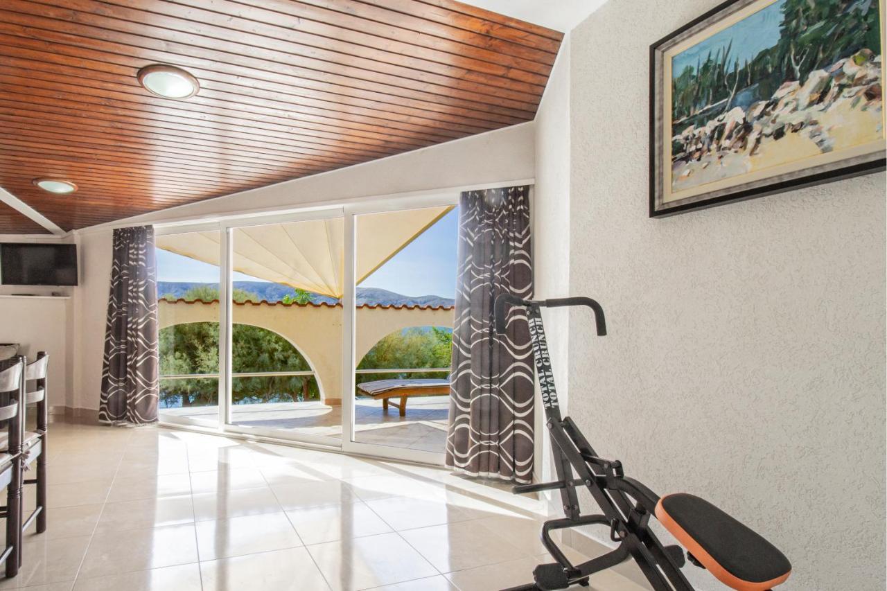 Апартаменты Galapagus Privat Beach & Boat Dock Метайна Экстерьер фото