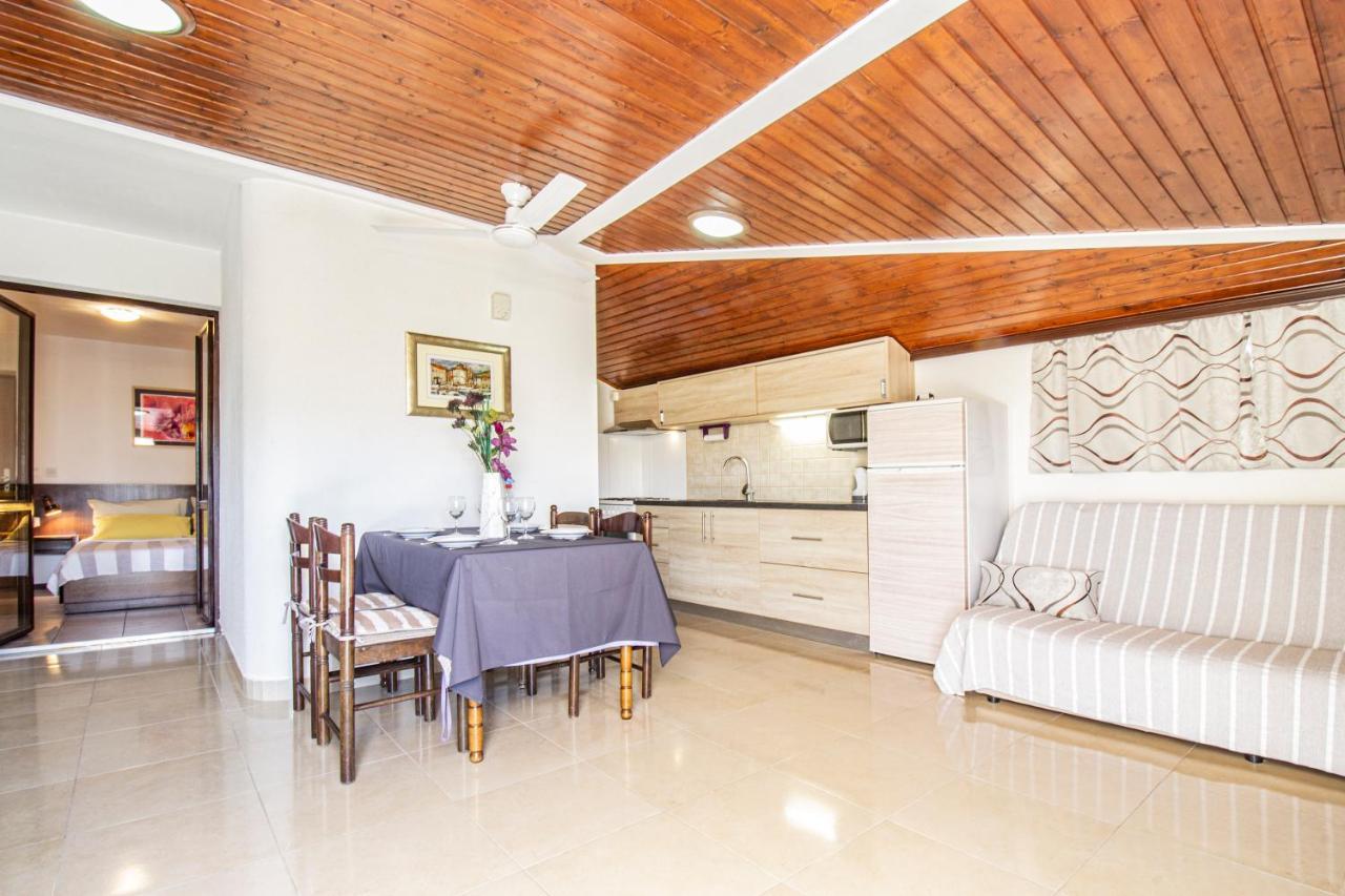 Апартаменты Galapagus Privat Beach & Boat Dock Метайна Экстерьер фото