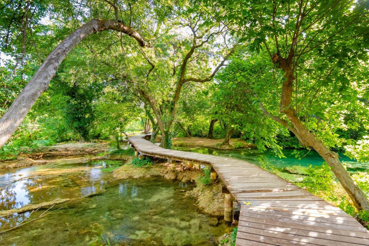 Апартаменты Galapagus Privat Beach & Boat Dock Метайна Экстерьер фото