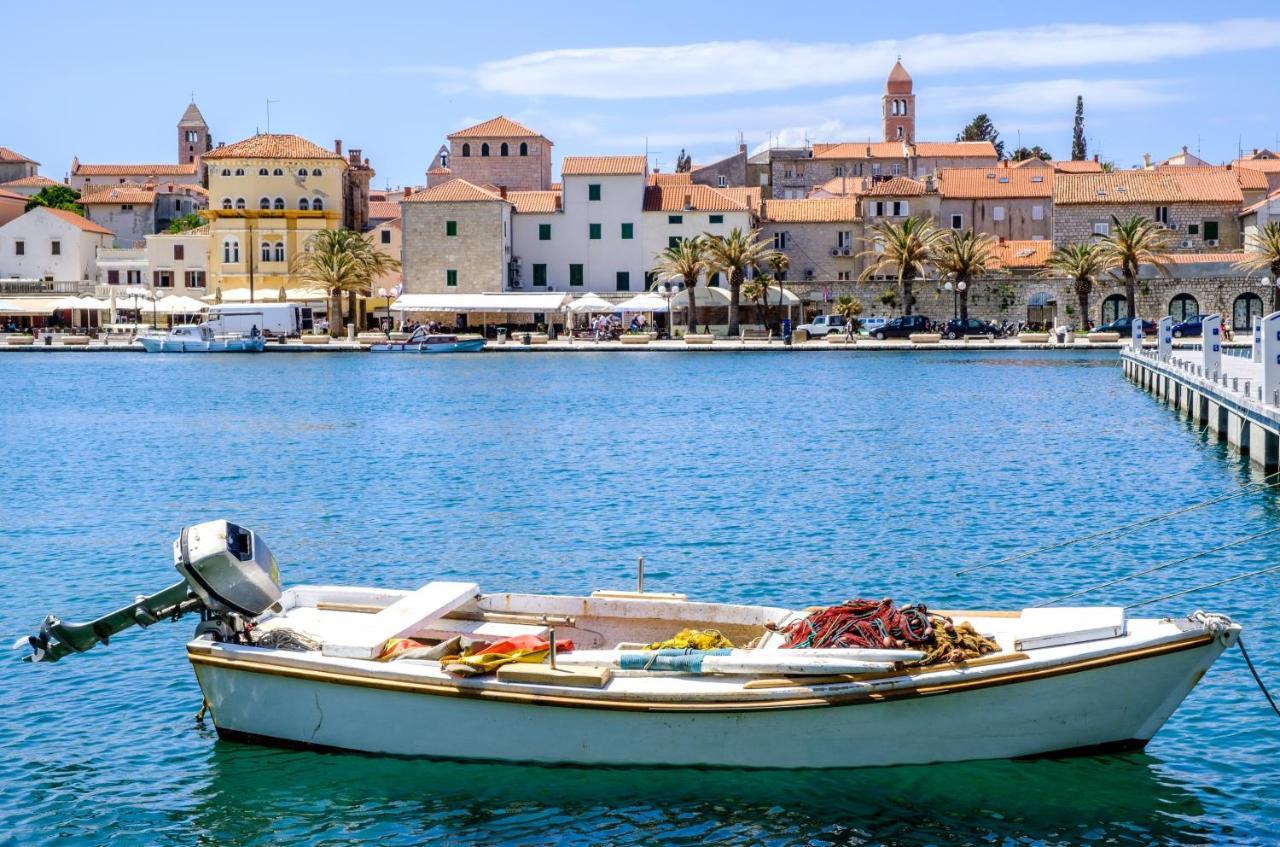 Апартаменты Galapagus Privat Beach & Boat Dock Метайна Экстерьер фото